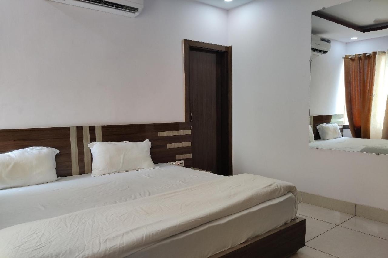 Oyo Hotel Laksh Kurukshetra Екстер'єр фото