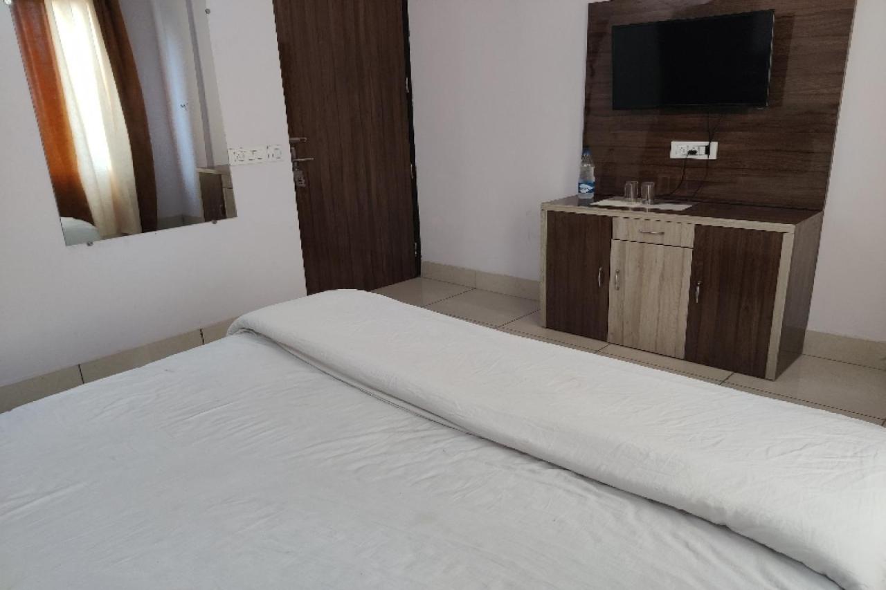 Oyo Hotel Laksh Kurukshetra Екстер'єр фото